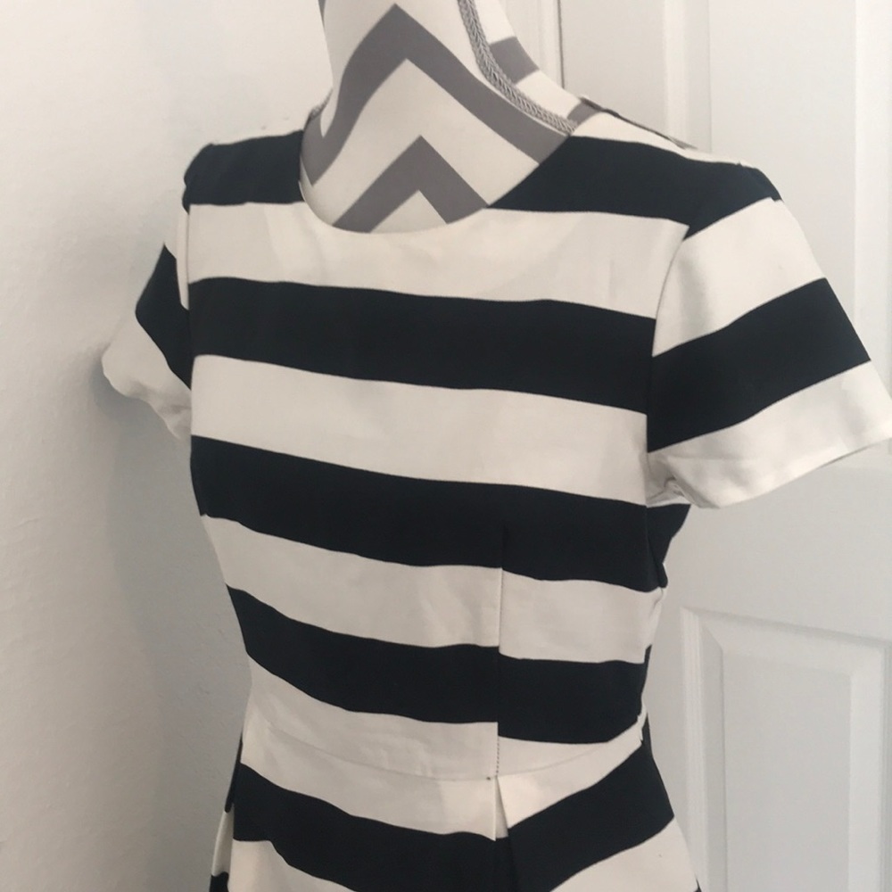H&M Monochrome Dress - Picture 2 of 5
